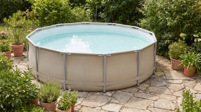 Photo AVANT — piscine tubulaire à l’eau fraîche, peu utilisée